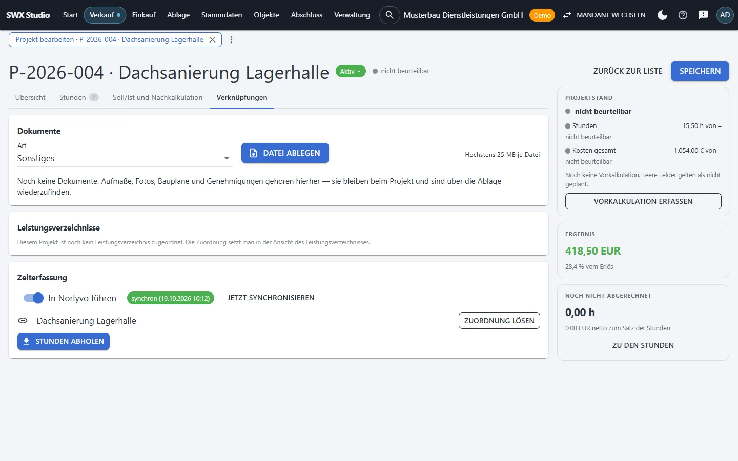 Studio, Projekt, Reiter „Verknüpfungen“, Karte Zeiterfassung: „In Norlyvo führen“ ist eingeschaltet und steht auf „synchron“, daneben „Jetzt synchronisieren“, darunter das verknüpfte Norlyvo-Projekt und der Knopf „Stunden abholen“.